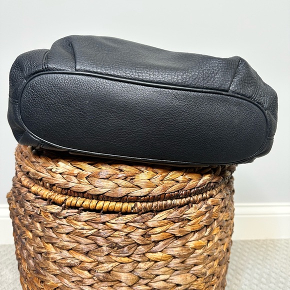 MK Michael Kors Nicole large bucket bag pebbled black leathered brass hardware - Picture 4 of 8